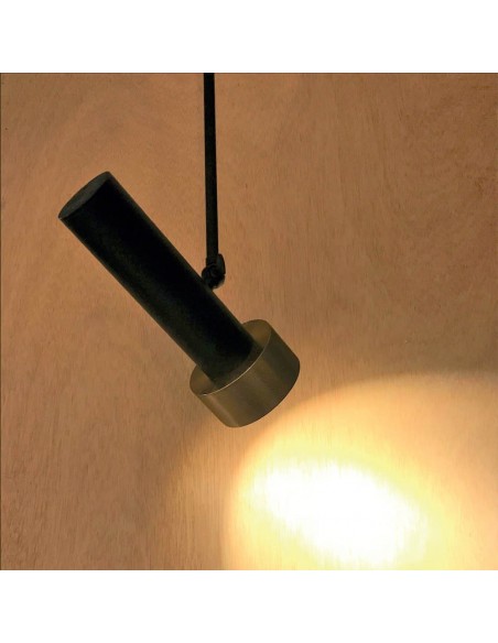 Lámpara Focus orientable de Aromas con cabezal en oro, antracita y níquel