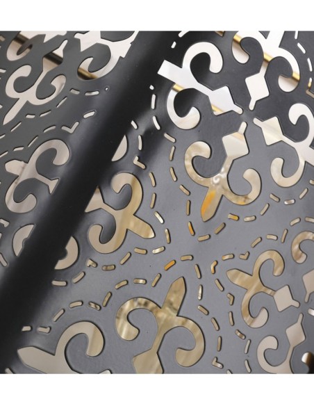 Aplique de pared en negro con interior dorado