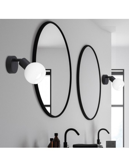 Aplique de pared negro de metal con bola opal