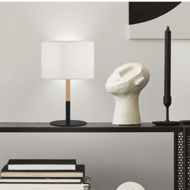 Lámpara de sobremesa negro con madera
