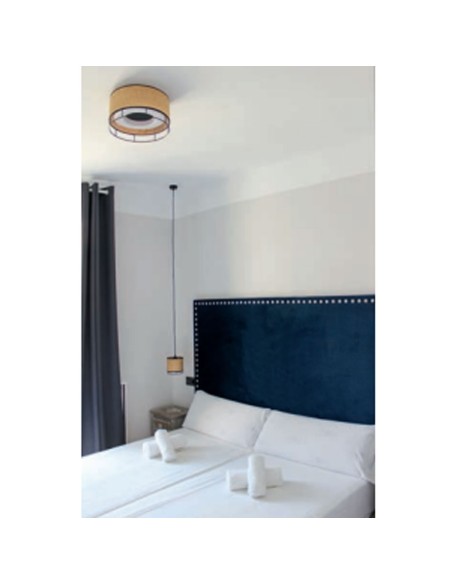 Ambiente dormitorio con lámpara rafia.