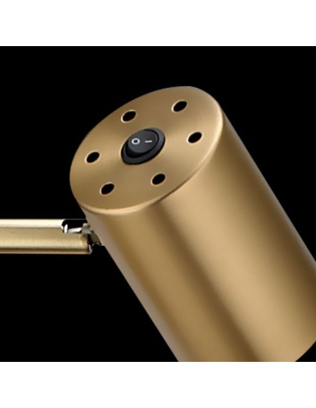 Lámpara de sobremesa con foco barato.