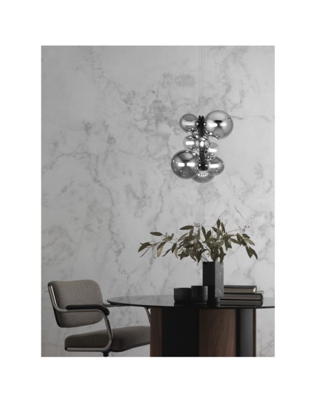 Lámpara negra con tulipas humo