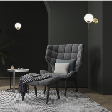 Aplique con cable exterior negro y tulipa opal