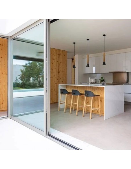 Lámparas Suspendidas Negras y Madera