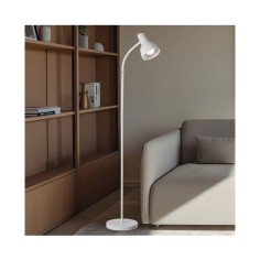 Lámpara de suelo blanca y madera